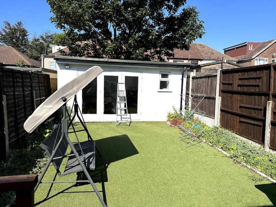 Spacious Holiday Home Near Tube Station - By Starlet Stays Londres Exterior foto